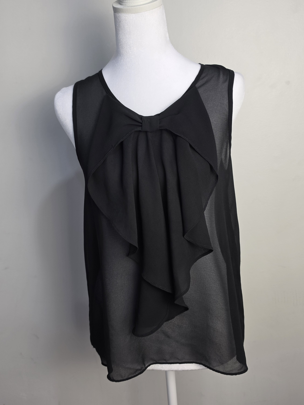 Iz Byer Black Sleeveless Ruffle-Front Camisole